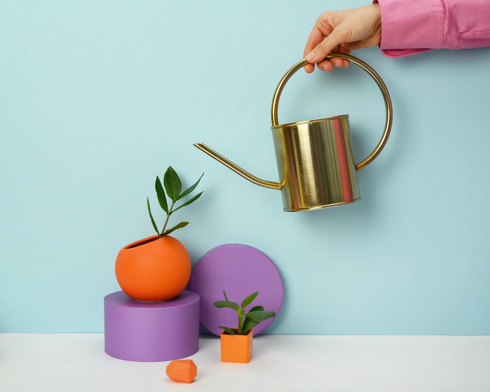 Best Smart Self-Watering Pots 2026: Aesthetic brass kettle watering an indoor plant on table in kitchen